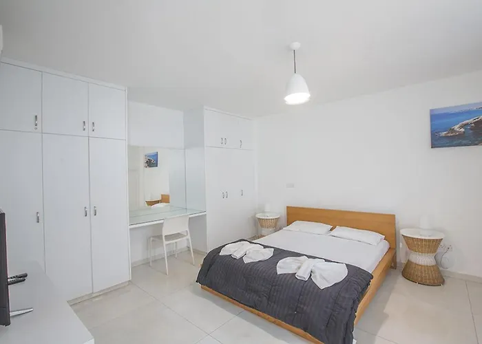 Ochosto Selene - Stunning 5 Bedroom With Private Pool Protaras