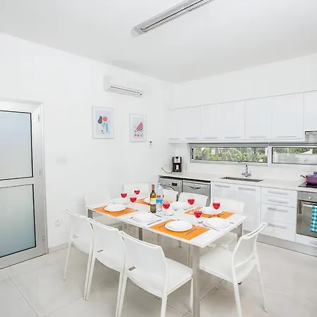 Villa Kacy Aq Ccv3 Protaras
