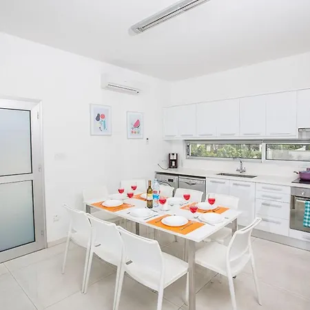 Ochosto Selene - Stunning 5 Bedroom With Private Pool - Close To The Villa Protaras